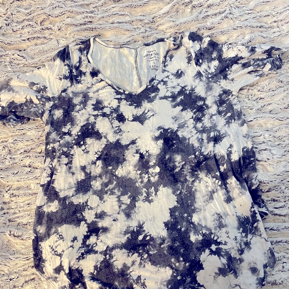 Torrid size one black/white tie dye tunic